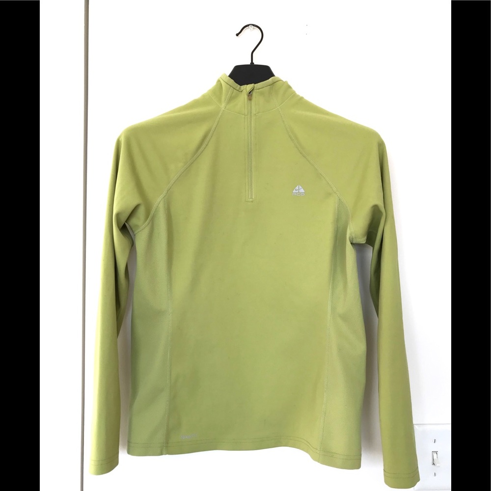 Nike half zip Size M Long Sleeves Sweatshirts